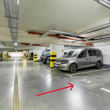 10w Free Private Parking 弗罗茨瓦夫