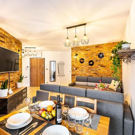 10w Free Private Parking Апартаменти