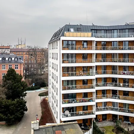 10w Free Private Parking Apartment