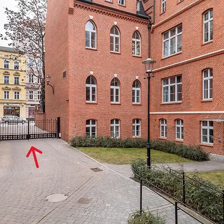 10w Free Private Parking Apartment