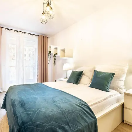 10w Free Private Parking *