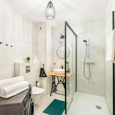 10w Free Private Parking *