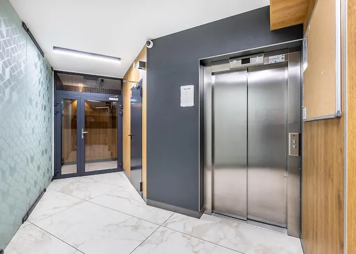 10w Free Private Parking Βρότσλαβ